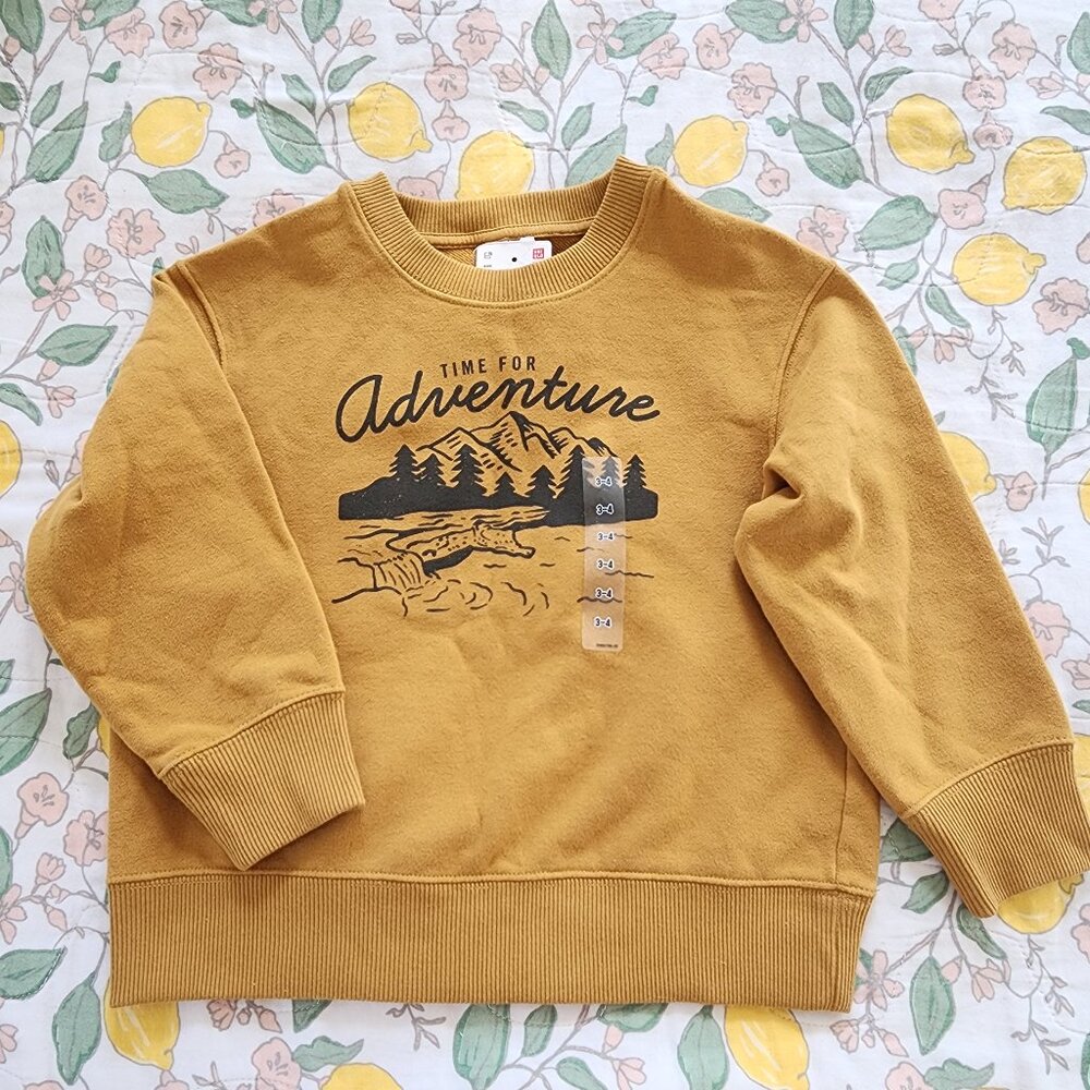 NEW Uniqlo Sweatshirt, Kids, age: 3-4